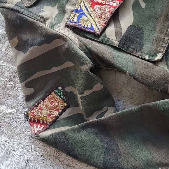 Beautiful Stories Embellished Patch Mixed Media Camoflague Utility Jacket Size S - Picture 7 of 12